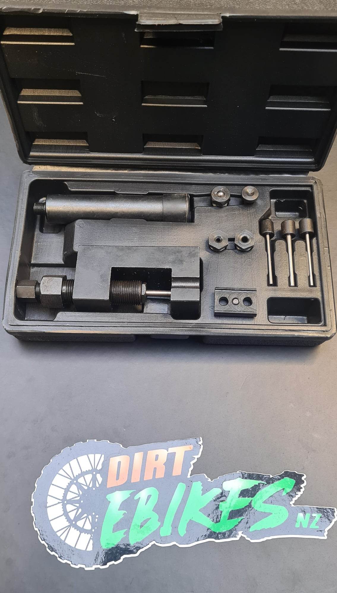 Heavy-duty chain breaker Including Riveter & 3 pins for different chain sizes